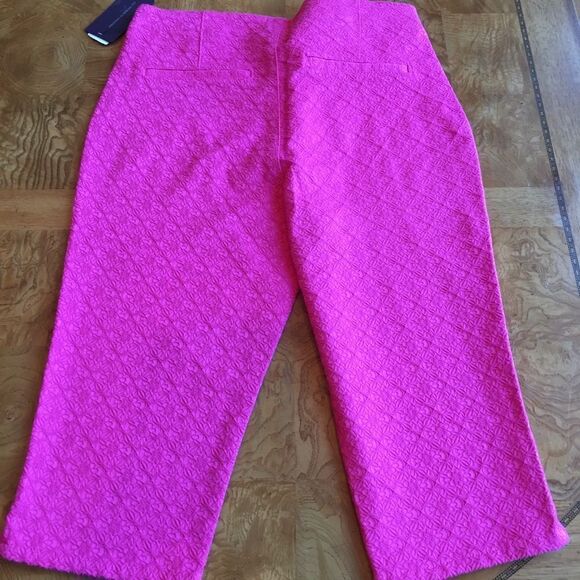 NYDJ QUALITY Textured Fuschia Fun Capris! - Picture 7 of 9